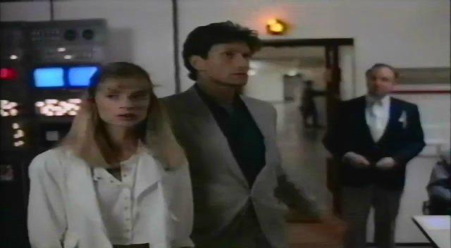 Кадр из фильма Нечто из другого мира / Something Is Out There (1988)