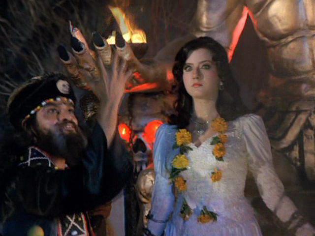 Кадр из фильма Страшный лес / Veerana (1988)