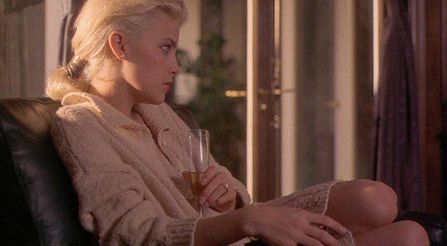 Кадр из фильма Слияние двух лун / Two Moon Junction (1988)