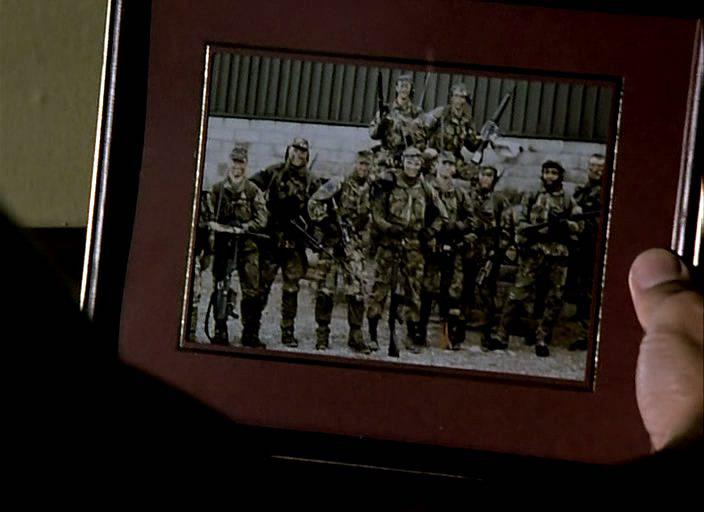 Кадр из фильма За королеву и страну / For Queen And Country (1988)
