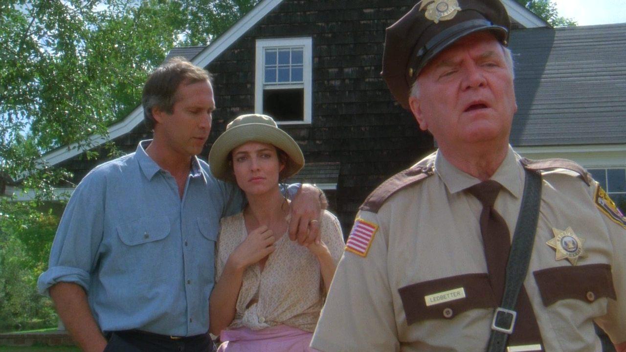 Кадр из фильма Забавная ферма / Funny Farm (1988)