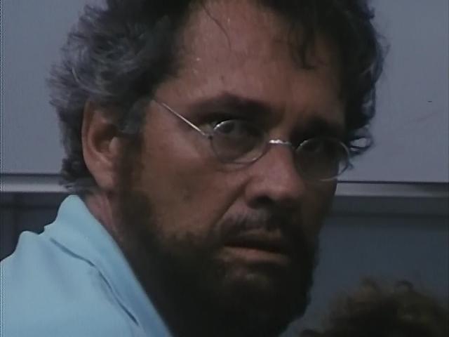 Кадр из фильма Прикосновение смерти / Quando Alice ruppe lo specchio (1988)