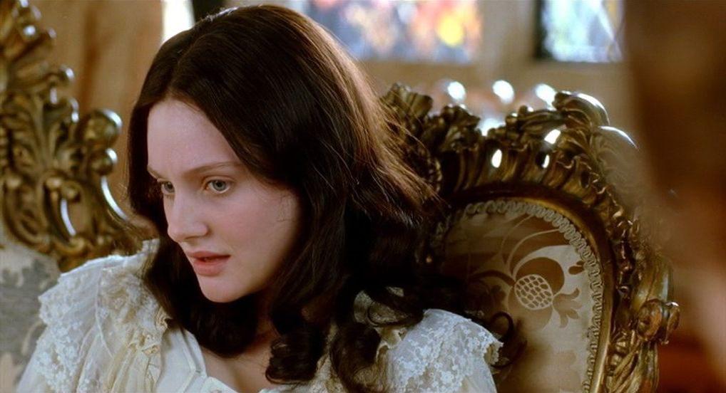 Кадр из фильма Ангел / Angel (2007)