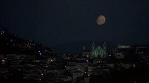 Кадры из фильма Луна над Парадором / Moon Over Parador (1988)
