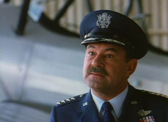 Кадр из фильма Железный орёл 2 / Iron Eagle II (1988)