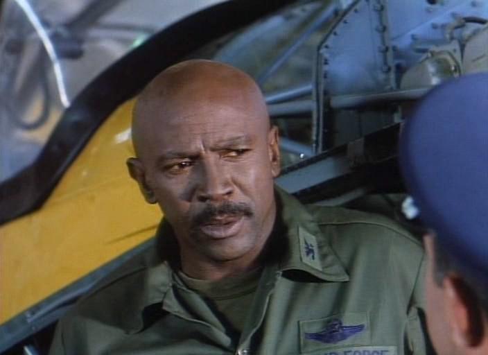 Кадр из фильма Железный орёл 2 / Iron Eagle II (1988)