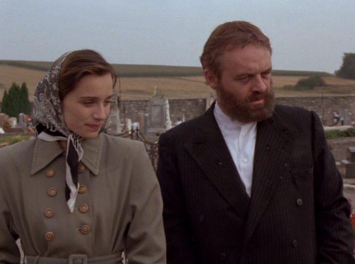 Кадр из фильма Десятый человек / The Tenth Man (1988)