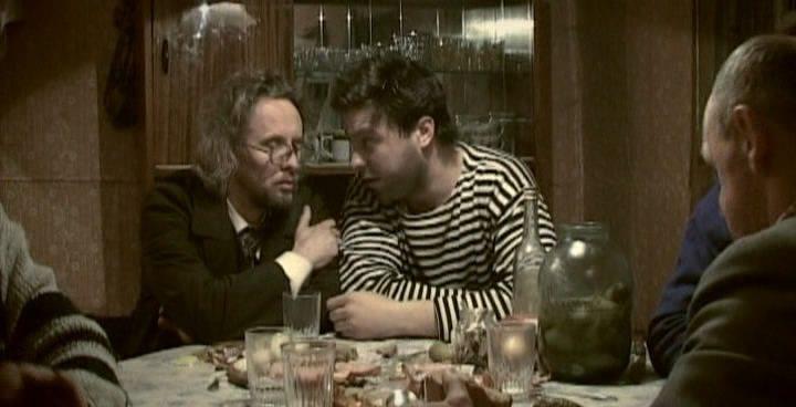 Кадр из фильма Сырые дрова (2007)