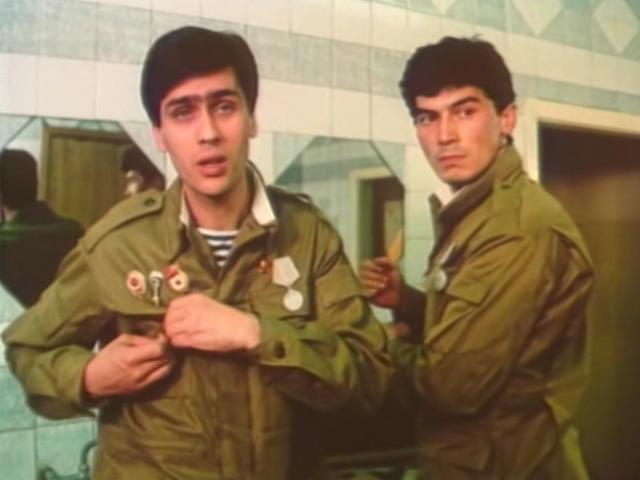 Кадр из фильма Шакалы (1989)