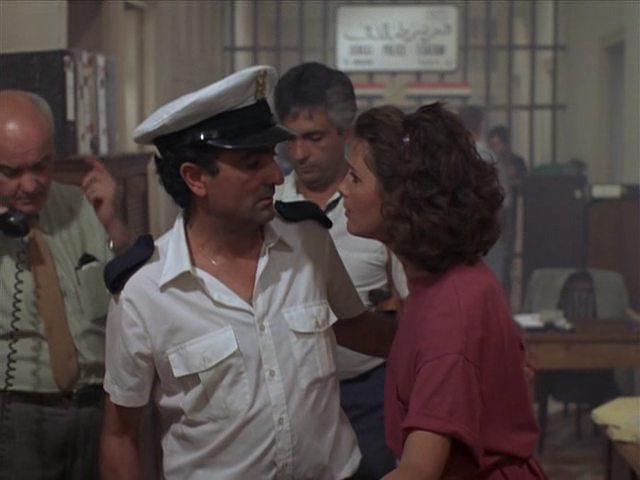 Кадр из фильма Джентльмен в коричневом / The Man in the Brown Suit (1989)