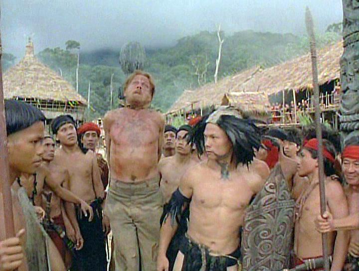 Кадр из фильма Прощай, король / Farewell to the King (1989)