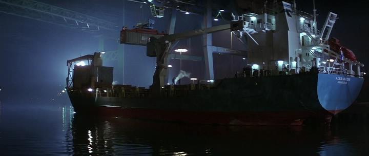 Кадр из фильма Смертельное оружие 2 / Lethal weapon 2 (1989)