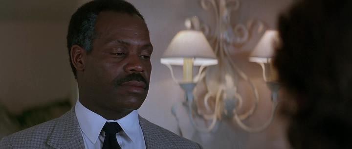 Кадр из фильма Смертельное оружие 2 / Lethal weapon 2 (1989)