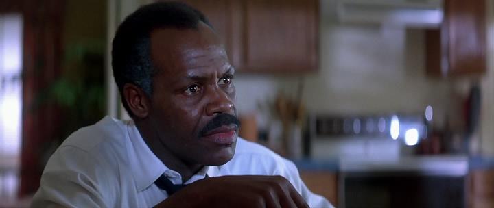 Кадр из фильма Смертельное оружие 2 / Lethal weapon 2 (1989)