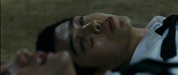 Кадр из фильма Верховный гангстер / Pongryeoksseokeul (2006)