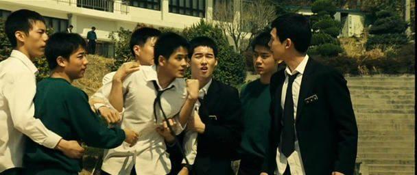 Кадр из фильма Верховный гангстер / Pongryeoksseokeul (2006)