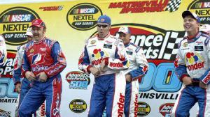 Кадры из фильма Рики Бобби: король дороги / Talladega Nights: The Ballad of Ricky Bobby (2006)