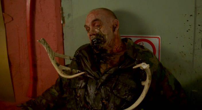 Кадр из фильма Заражение: Вирус смерти / Dead & Deader (2006)