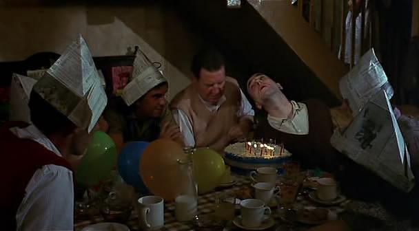 Кадр из фильма Моя левая нога / My Left Foot: The Story of Christy Brown (1989)