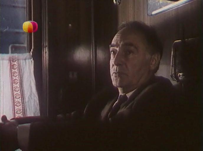 Кадр из фильма Любовь с привилегиями (1989)