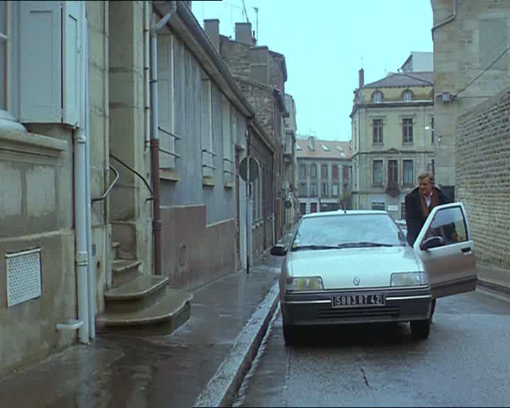 Кадр из фильма Белая свадьба / Noce blanche (1989)
