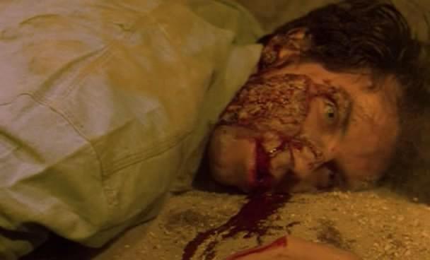 Кадр из фильма Пожиратели плоти4:После смерти (Зомби 4) / Zombi 2 (1989)