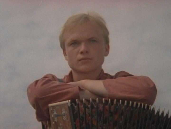 Кадр из фильма Холм / Matinee (1990)