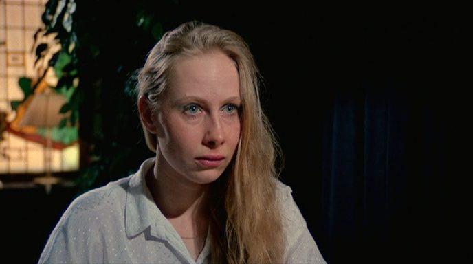 Кадр из фильма Девушка со спичечной фабрики / Tulitikkutehtaan tyttö (1990)