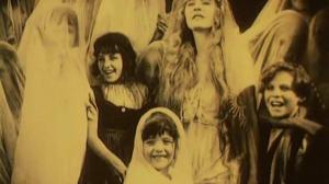 Кадры из фильма Синяя птица / The Blue Bird (1918)