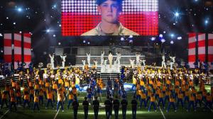 Кадры из фильма Долгий путь Билли Линна в перерыве футбольного матча / Billy Lynn's Long Halftime Walk (2017)