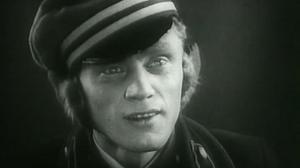 Кадры из фильма Девушка с коробкой (1927)