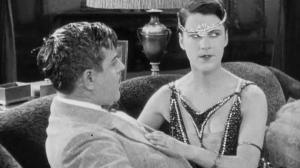 Кадры из фильма Уходит улыбаясь / Exit Smiling (1926)