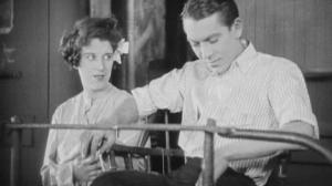 Кадры из фильма Уходит улыбаясь / Exit Smiling (1926)