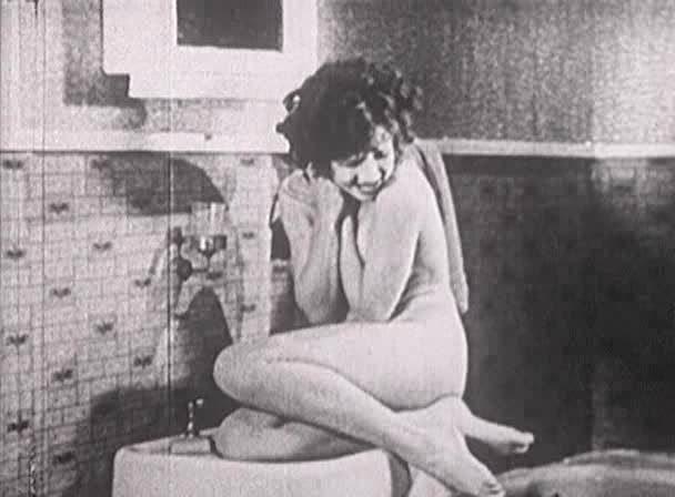 Кадр из фильма Ванна Бэтти / Betty's Bath (1928)