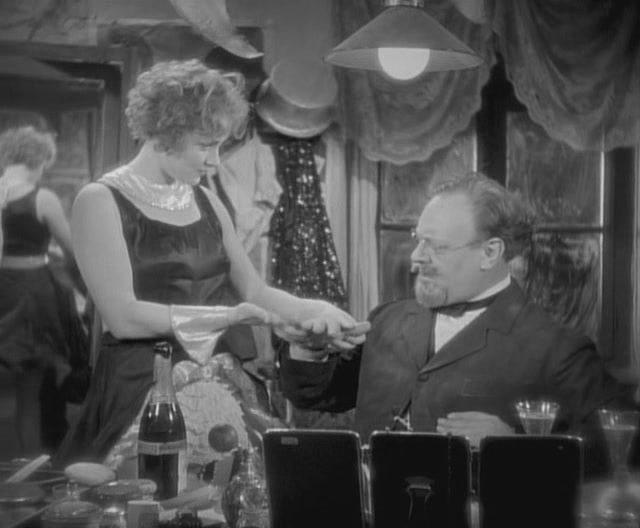 Кадр из фильма Голубой ангел / Der blaue Engel (1930)