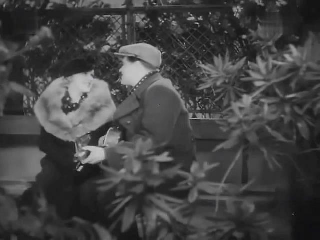 Кадр из фильма Песенник Варшавы / Spies of Warsaw (1934)