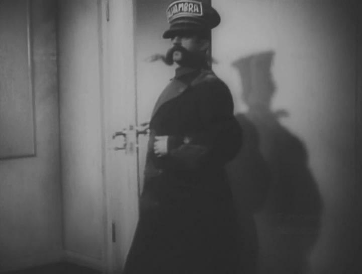 Кадр из фильма Чем мой муж занят ночью? / Co mój maz robi w nocy (1934)