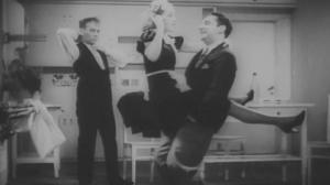Кадры из фильма Чем мой муж занят ночью? / Co mój maz robi w nocy (1934)