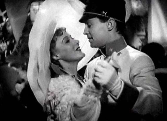 Кадр из фильма Король уходит / The King Steps Out (1936)