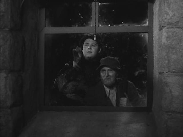 Кадр из фильма Спросите у полицейского / Ask a Policeman (1939)