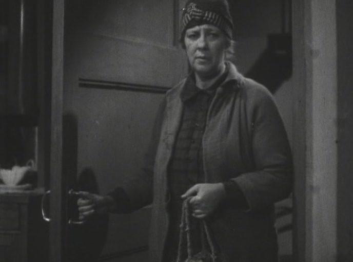 Кадр из фильма Любимая девушка (1940)