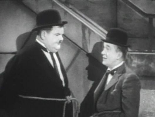 Кадр из фильма Летающая парочка / The Flying Deuces (1939)