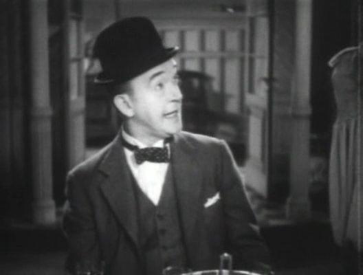 Кадр из фильма Летающая парочка / The Flying Deuces (1939)