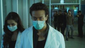 Кадры из фильма Бунтарь / Baaghi (2016)