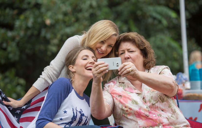 Кадр из фильма Несносные леди / Mother's Day (2016)