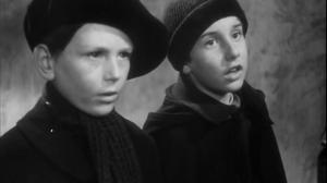 Кадры из фильма Убийство Деда Мороза / L'assassinat du Pere Noel (1941)