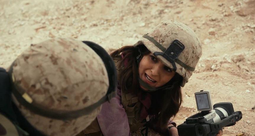 Кадр из фильма Репортерша / Whiskey Tango Foxtrot (2016)
