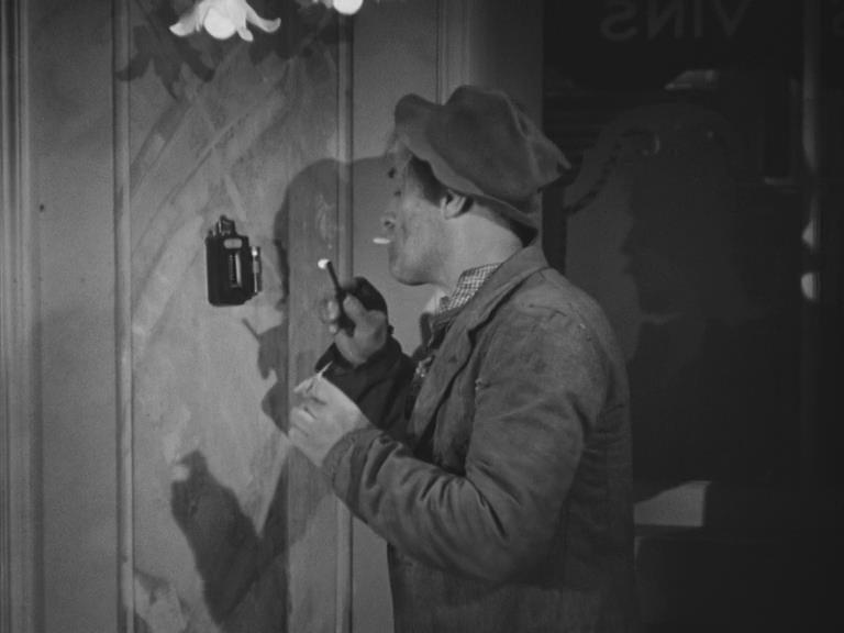 Кадр из фильма Убийца живет в доме... №21 / L'assassin habite... au 21 (1942)