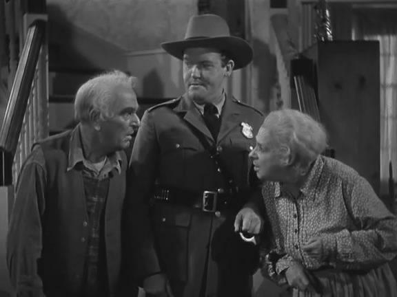 Кадр из фильма Бугимен доберется до тебя / The Boogie Man Will Get You (1942)