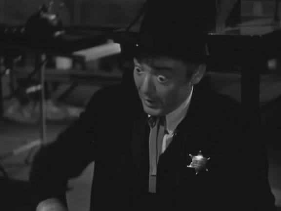 Кадр из фильма Бугимен доберется до тебя / The Boogie Man Will Get You (1942)